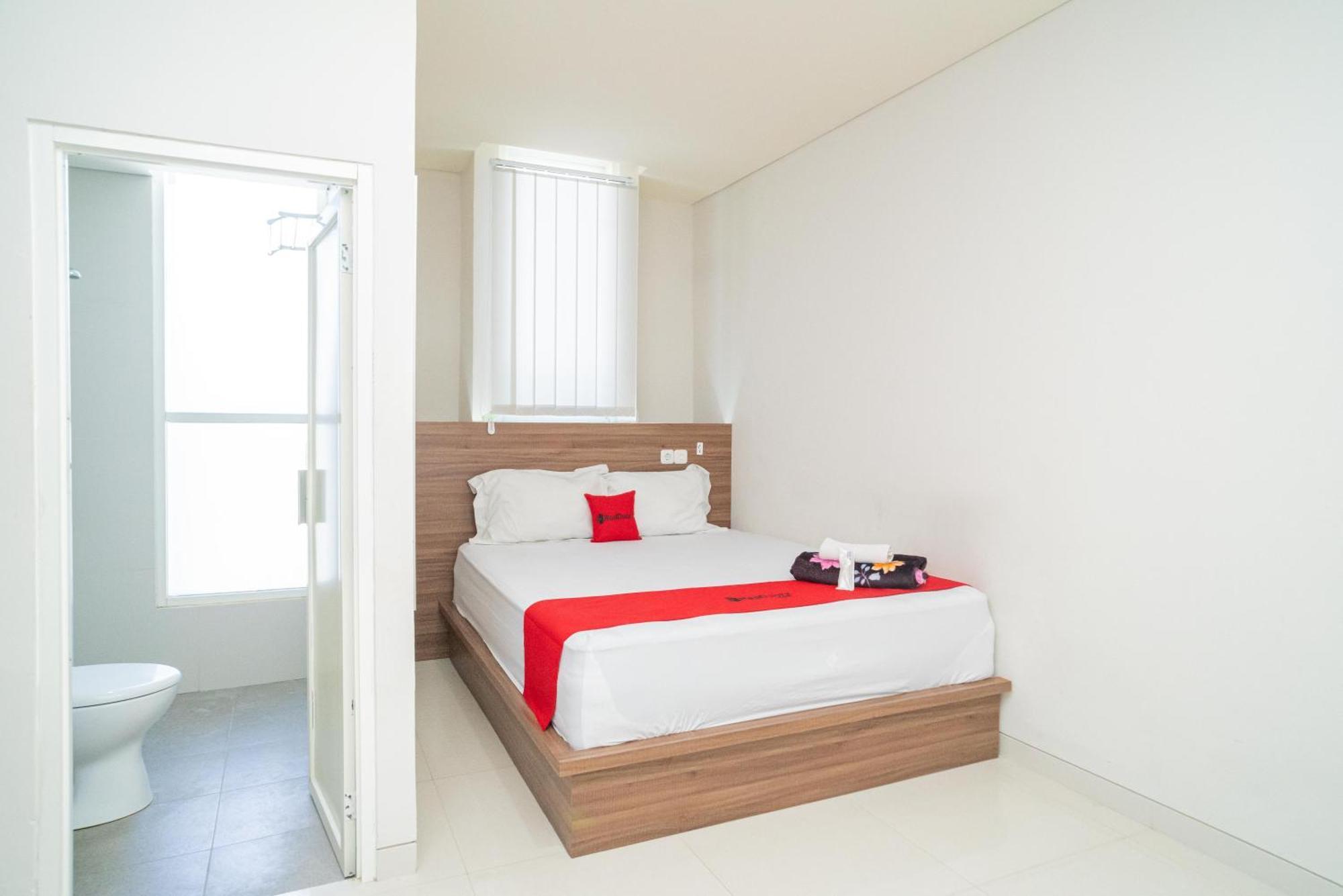 Reddoorz Plus @ Jalan Pemuda Timur Bojonegoro Luaran gambar