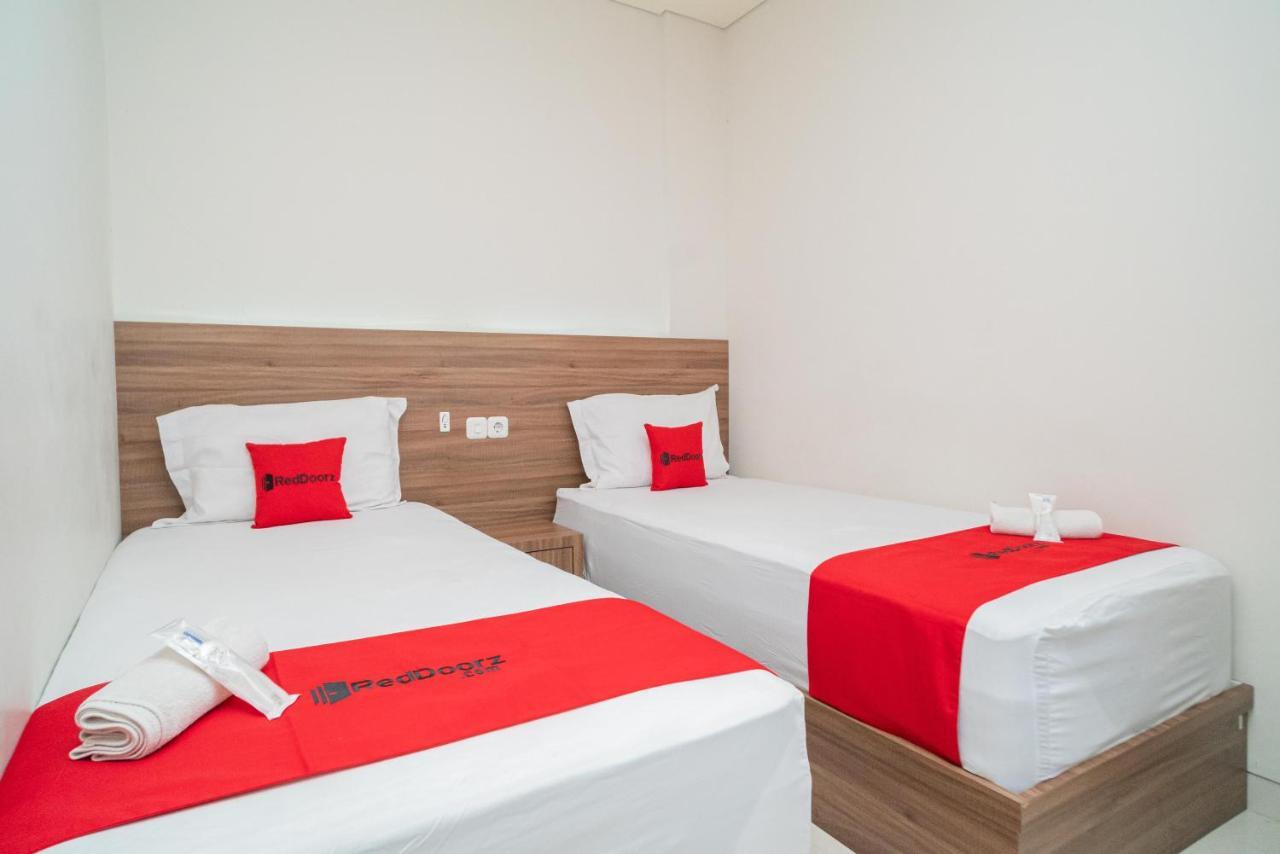 Reddoorz Plus @ Jalan Pemuda Timur Bojonegoro Luaran gambar