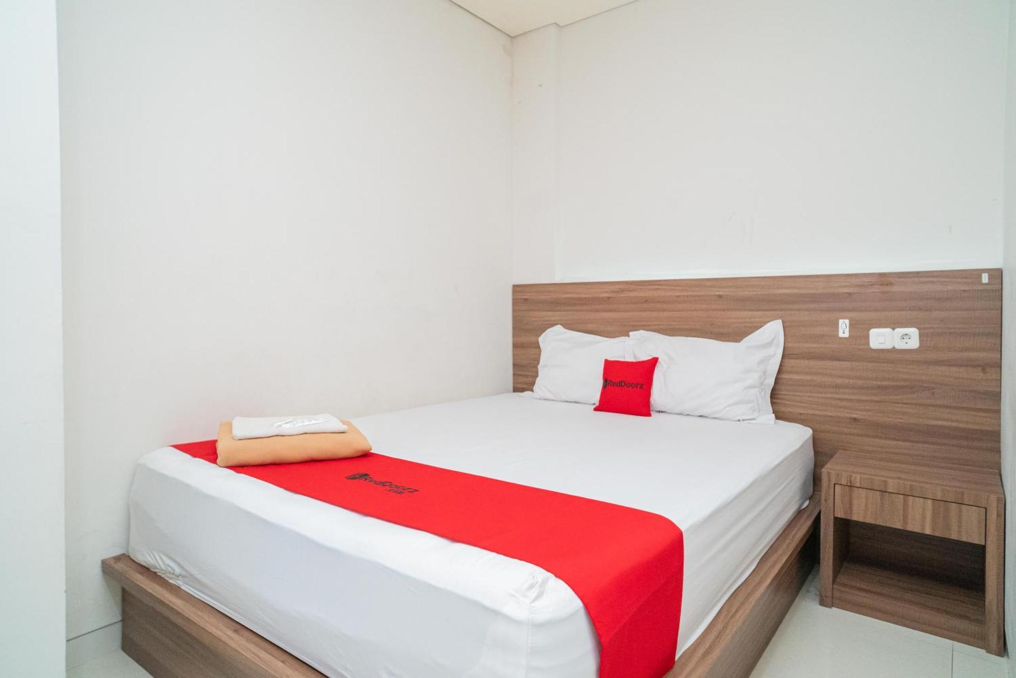 Reddoorz Plus @ Jalan Pemuda Timur Bojonegoro Luaran gambar