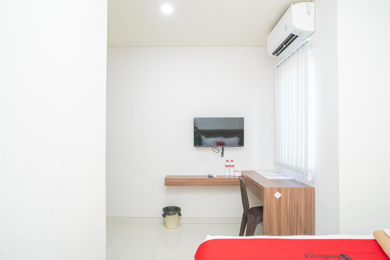 Reddoorz Plus @ Jalan Pemuda Timur Bojonegoro Luaran gambar
