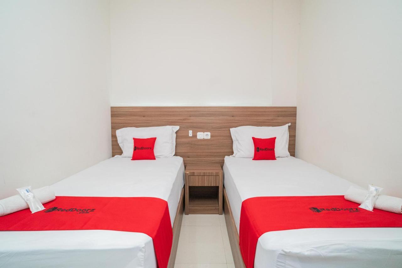 Reddoorz Plus @ Jalan Pemuda Timur Bojonegoro Luaran gambar