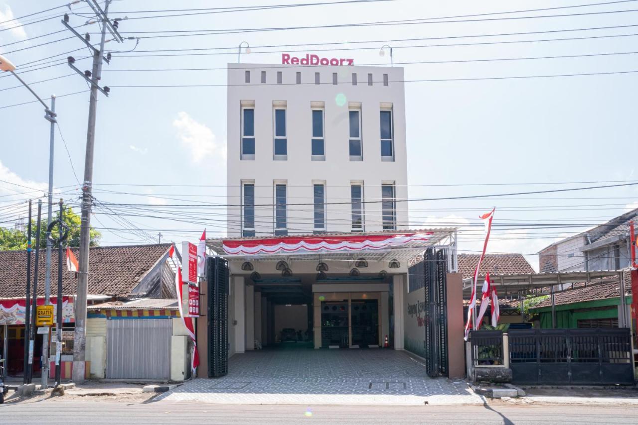Reddoorz Plus @ Jalan Pemuda Timur Bojonegoro Luaran gambar