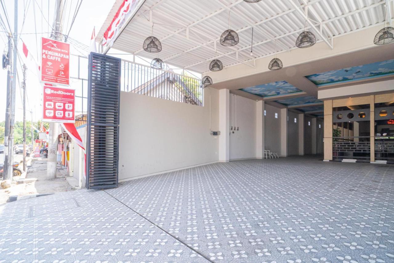 Reddoorz Plus @ Jalan Pemuda Timur Bojonegoro Luaran gambar